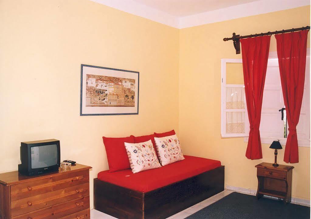 Spetses Retreat Accommodation מראה חיצוני תמונה
